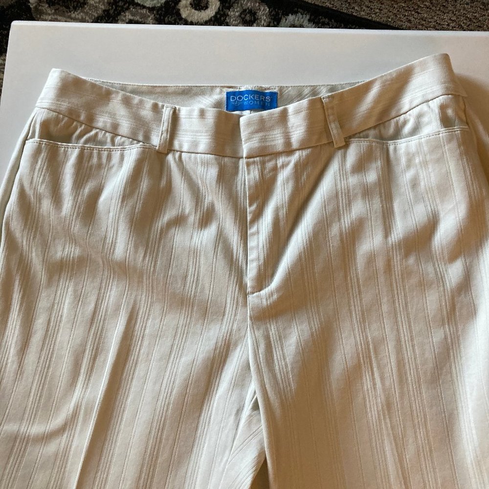 Dockers Women's Ankle Pants Nouveau Fit Size 12 Ivory Zip Pockets